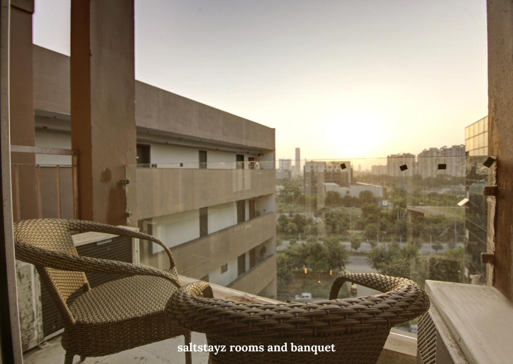 גורגאון Saltstayz Premier Executive Serviced Apartment - Golf Course Extension Road מראה חיצוני תמונה